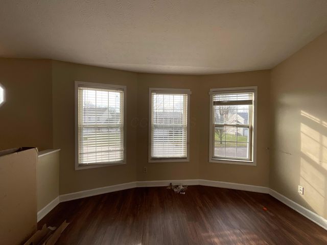 242 Monarch Drive, Pataskala, OH 43062