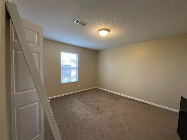 242 Monarch Drive, Pataskala, OH 43062