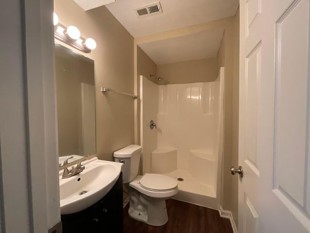 242 Monarch Drive, Pataskala, OH 43062