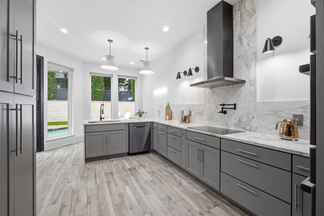 208 Harbor Landing Drive, Rockwall, TX 75032