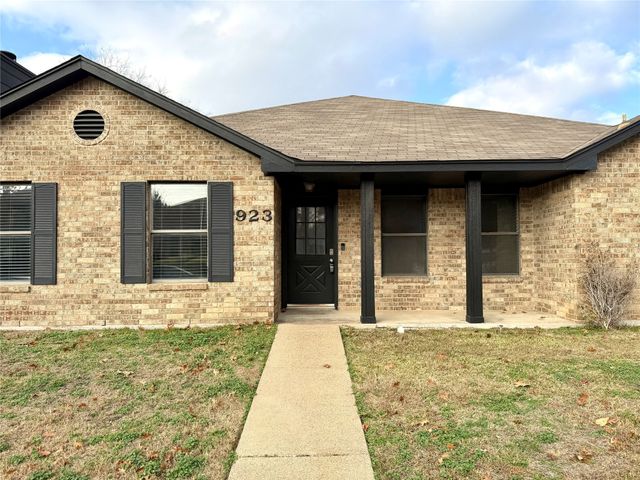 923 Wayne Avenue, Duncanville, TX 75137