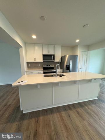 120 TUXFORD RD, Falling Waters, WV 25419