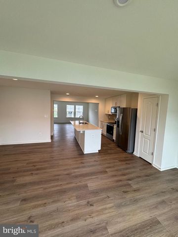 120 TUXFORD RD, Falling Waters, WV 25419