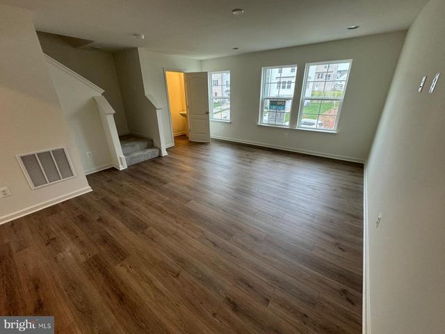 120 TUXFORD RD, Falling Waters, WV 25419