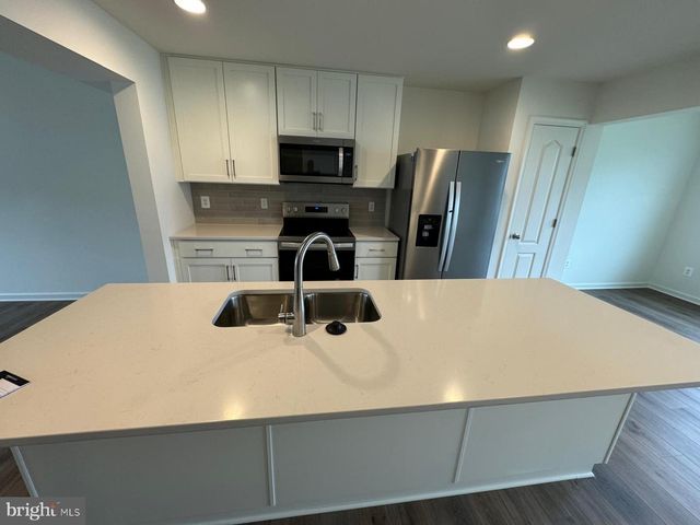 120 TUXFORD RD, Falling Waters, WV 25419