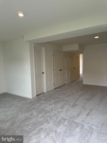 120 TUXFORD RD, Falling Waters, WV 25419