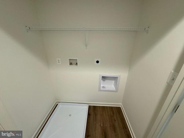 120 TUXFORD RD, Falling Waters, WV 25419