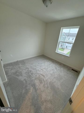 120 TUXFORD RD, Falling Waters, WV 25419