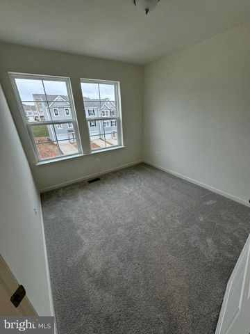 120 TUXFORD RD, Falling Waters, WV 25419