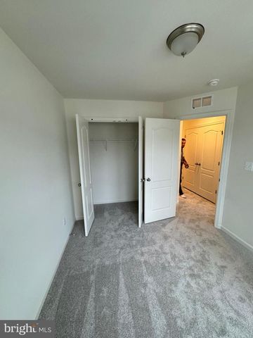 120 TUXFORD RD, Falling Waters, WV 25419