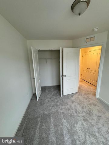 120 TUXFORD RD, Falling Waters, WV 25419