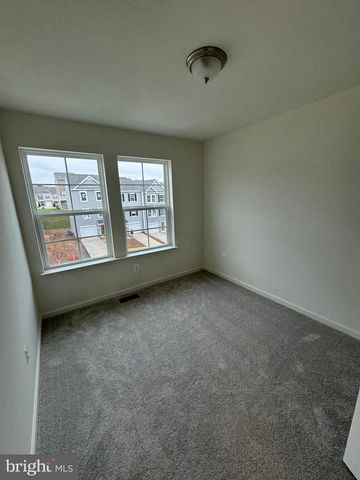 120 TUXFORD RD, Falling Waters, WV 25419