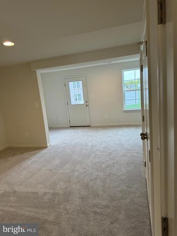 120 TUXFORD RD, Falling Waters, WV 25419