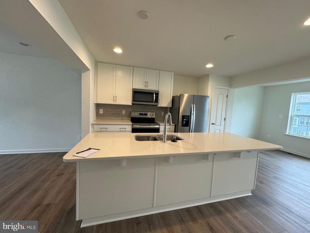 120 TUXFORD RD, Falling Waters, WV 25419