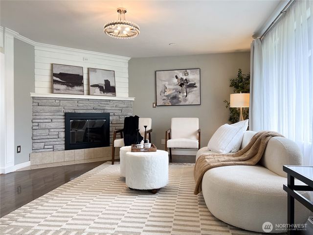 811 Hilltop Avenue, Kent, WA 98031