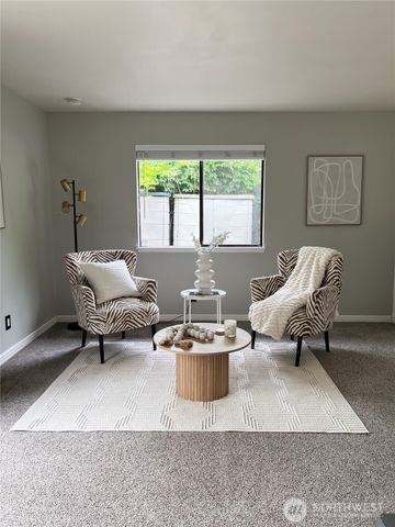 811 Hilltop Avenue, Kent, WA 98031