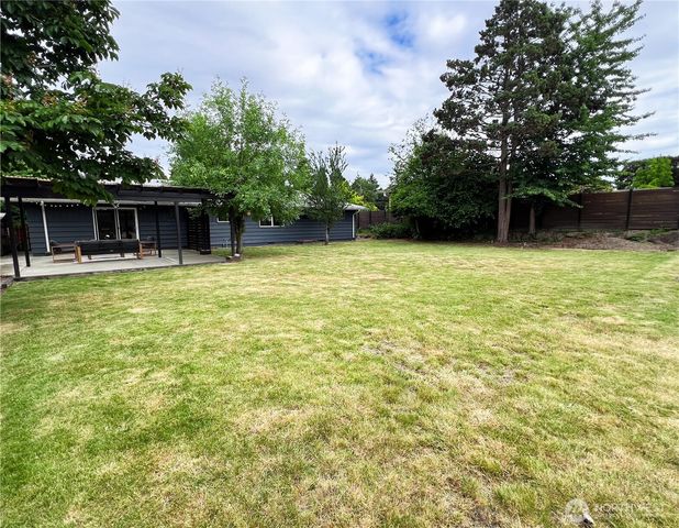 811 Hilltop Avenue, Kent, WA 98031