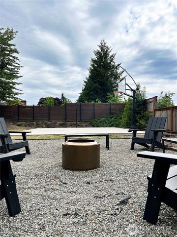 811 Hilltop Avenue, Kent, WA 98031