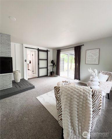 811 Hilltop Avenue, Kent, WA 98031