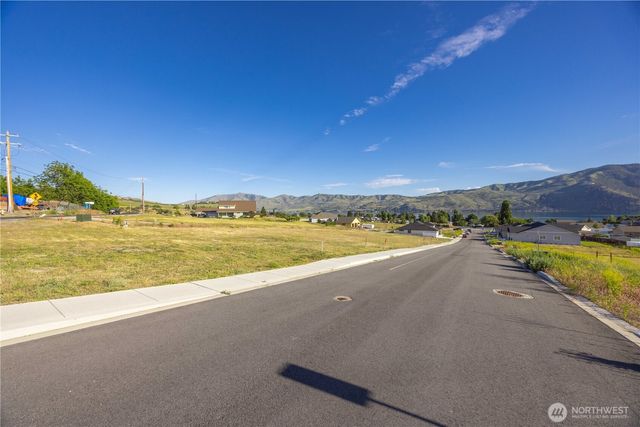 25 Sailing Hawk Lane, Manson, WA 98831