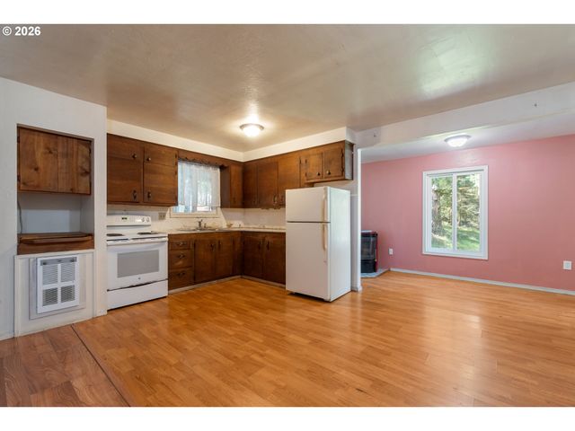 23939 RAZE Rd, Elmira, OR 97437