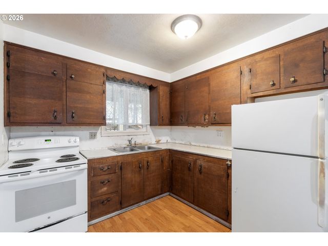 23939 RAZE Rd, Elmira, OR 97437
