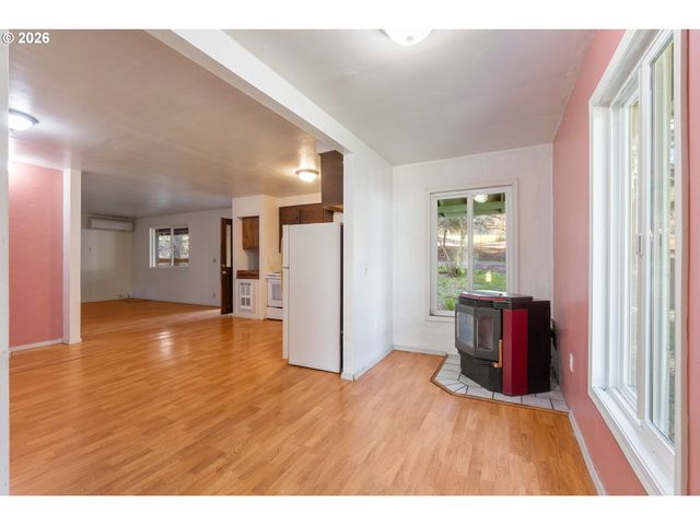 23939 RAZE Rd, Elmira, OR 97437