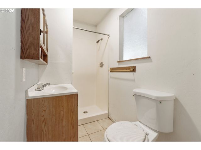23939 RAZE Rd, Elmira, OR 97437