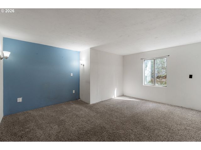 23939 RAZE Rd, Elmira, OR 97437