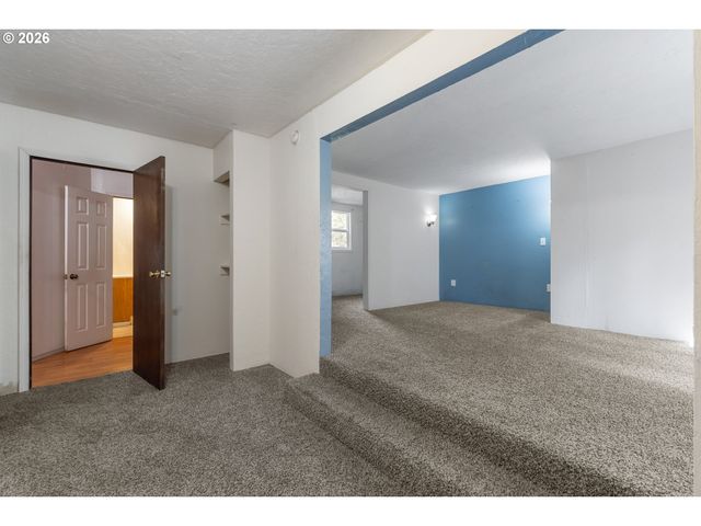 23939 RAZE Rd, Elmira, OR 97437