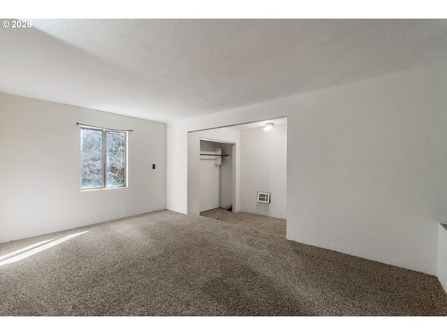 23939 RAZE Rd, Elmira, OR 97437