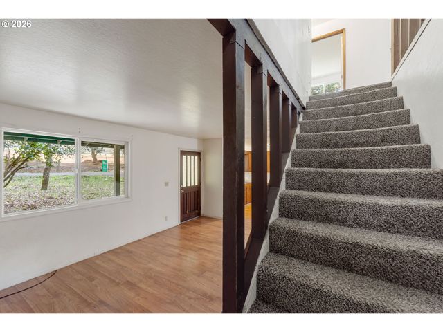 23939 RAZE Rd, Elmira, OR 97437