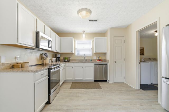 8778 Olenmead Drive, Lewis Center, OH 43035
