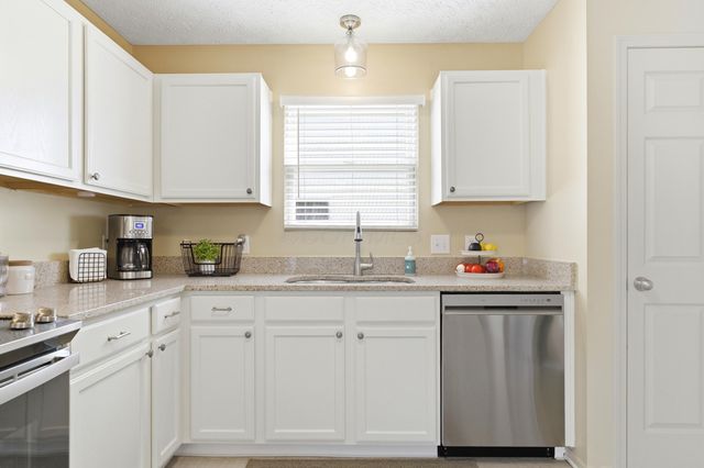 8778 Olenmead Drive, Lewis Center, OH 43035