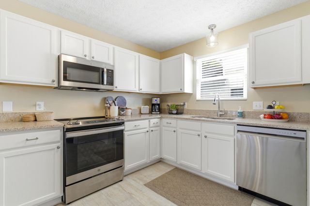 8778 Olenmead Drive, Lewis Center, OH 43035