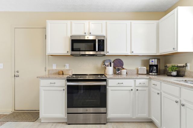 8778 Olenmead Drive, Lewis Center, OH 43035