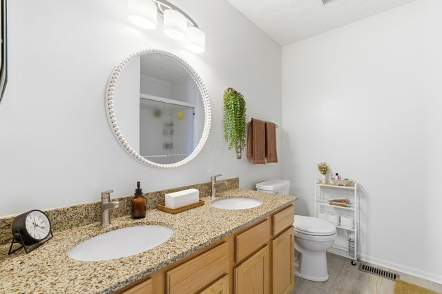8778 Olenmead Drive, Lewis Center, OH 43035
