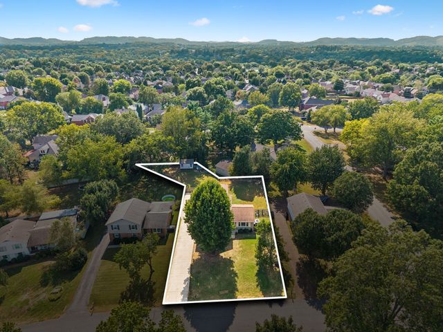 708 Countrywood Dr, Franklin, TN 37064