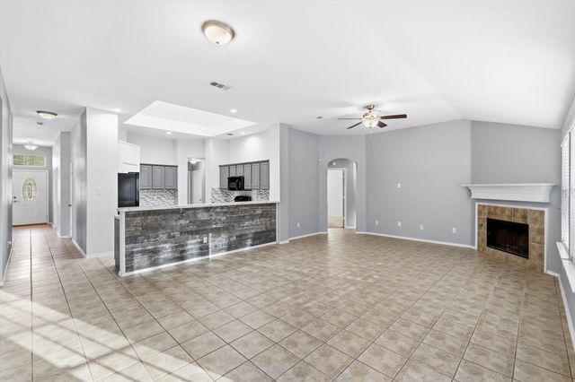 6804 Riverchase Trail, Denton, TX 76210