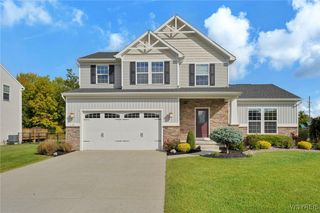 16 Crabapple Lane, Lancaster, NY 14086