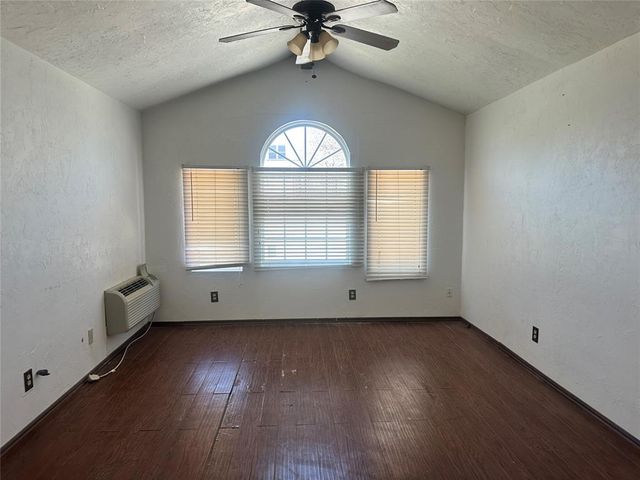 1800 N Oaklawn Avenue, Oklahoma City, OK 73121