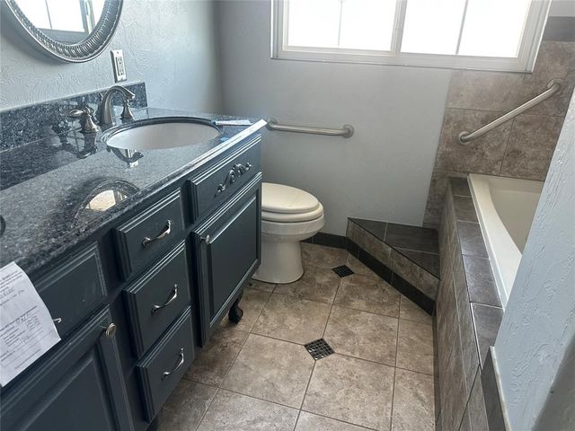 1800 N Oaklawn Avenue, Oklahoma City, OK 73121