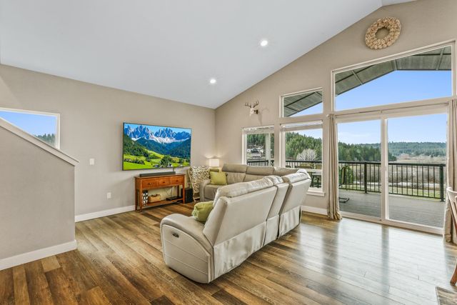 12611 E Big Meadows Rd, Chattaroy, WA 99003
