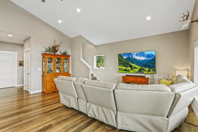 12611 E Big Meadows Rd, Chattaroy, WA 99003