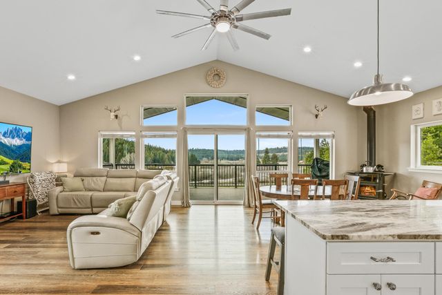 12611 E Big Meadows Rd, Chattaroy, WA 99003