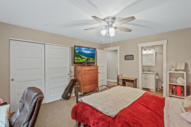 12611 E Big Meadows Rd, Chattaroy, WA 99003