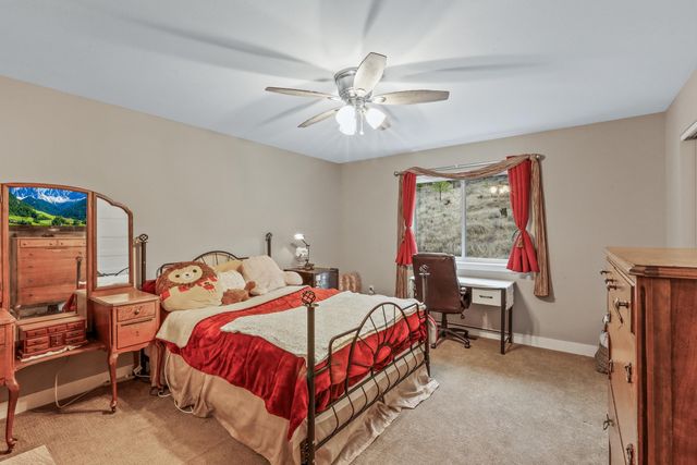 12611 E Big Meadows Rd, Chattaroy, WA 99003