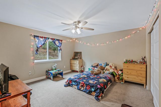 12611 E Big Meadows Rd, Chattaroy, WA 99003