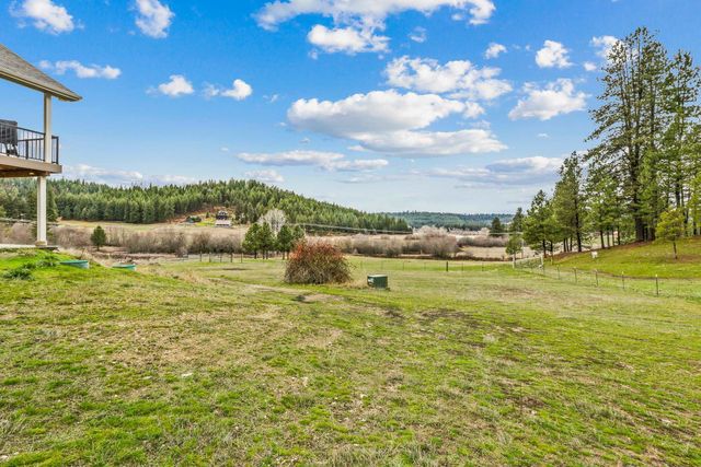 12611 E Big Meadows Rd, Chattaroy, WA 99003