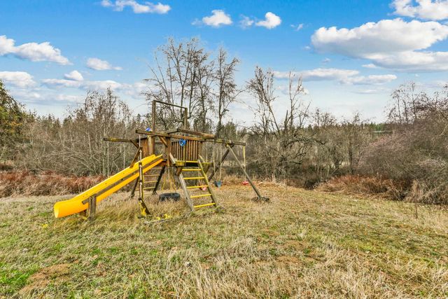 12611 E Big Meadows Rd, Chattaroy, WA 99003